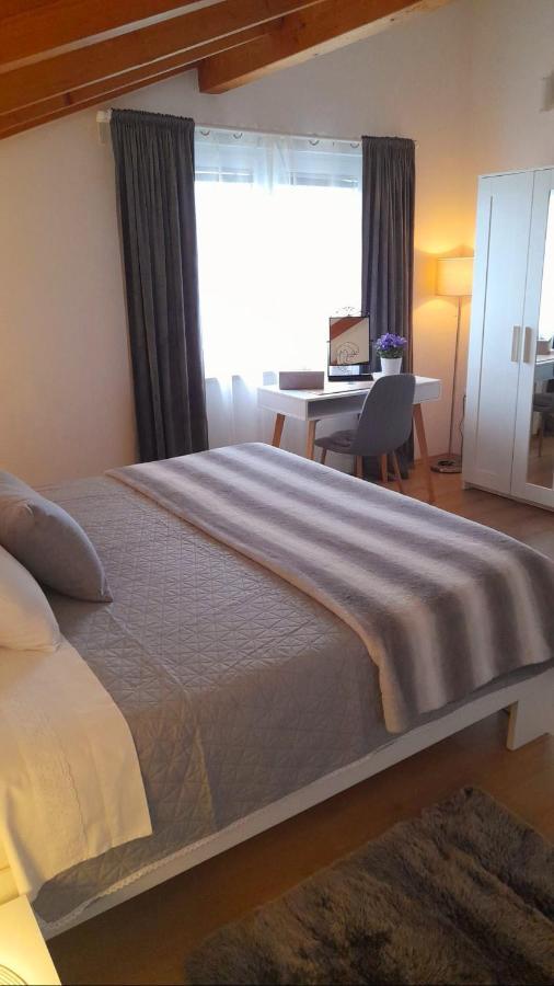 Apartman Diana,Free Parking Pula Buitenkant foto