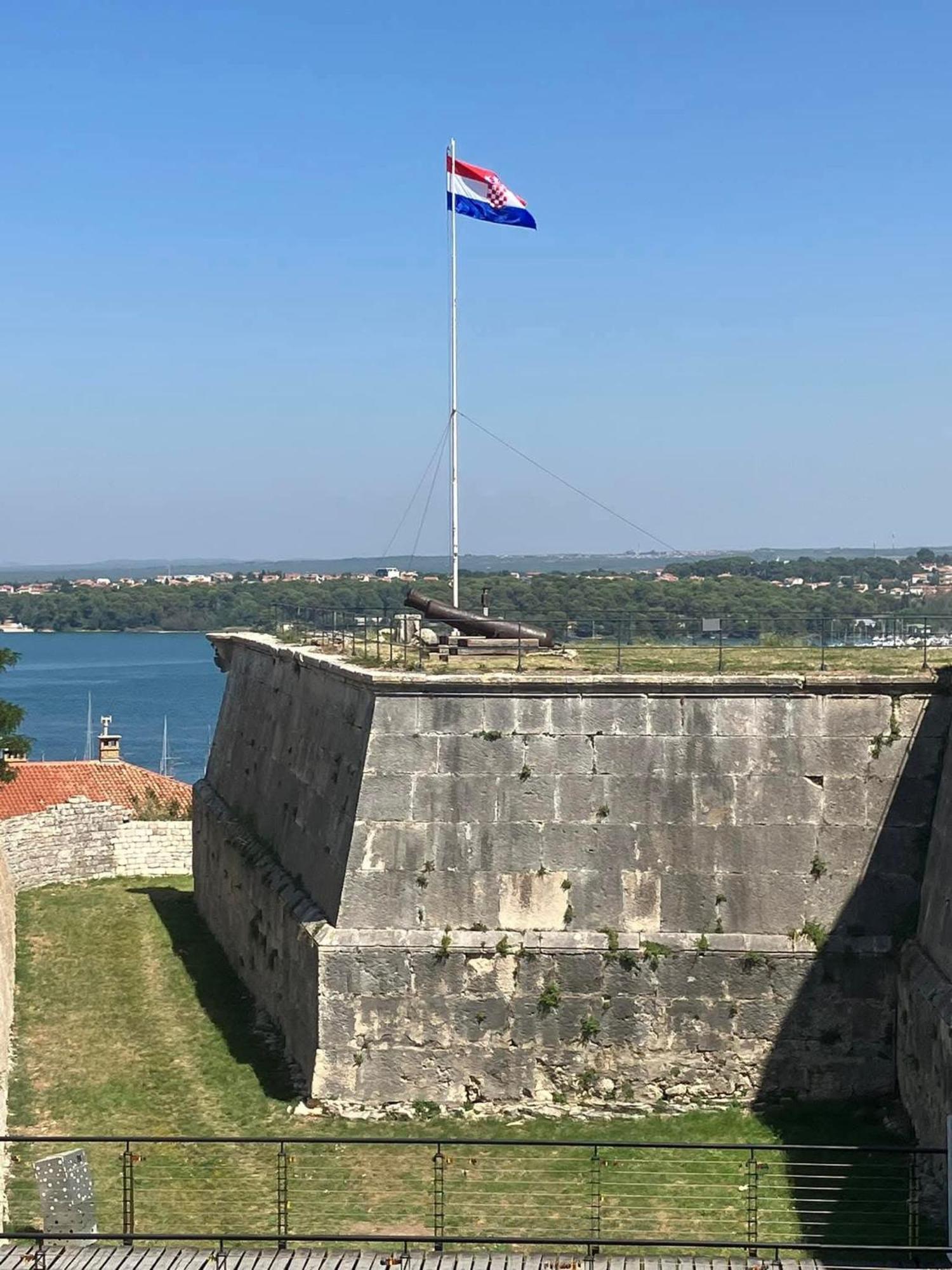 Apartman Diana,Free Parking Pula Buitenkant foto