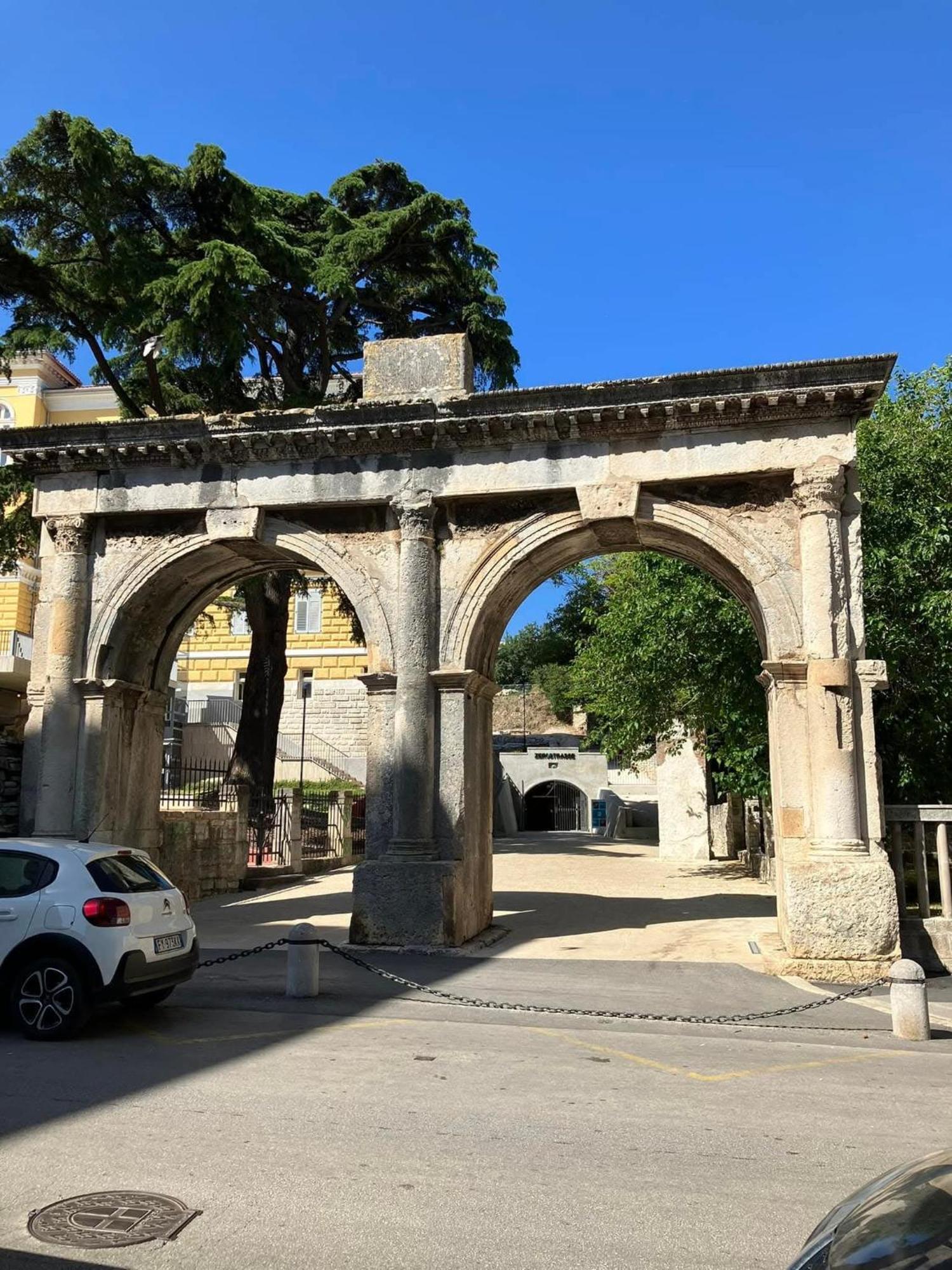 Apartman Diana,Free Parking Pula Buitenkant foto